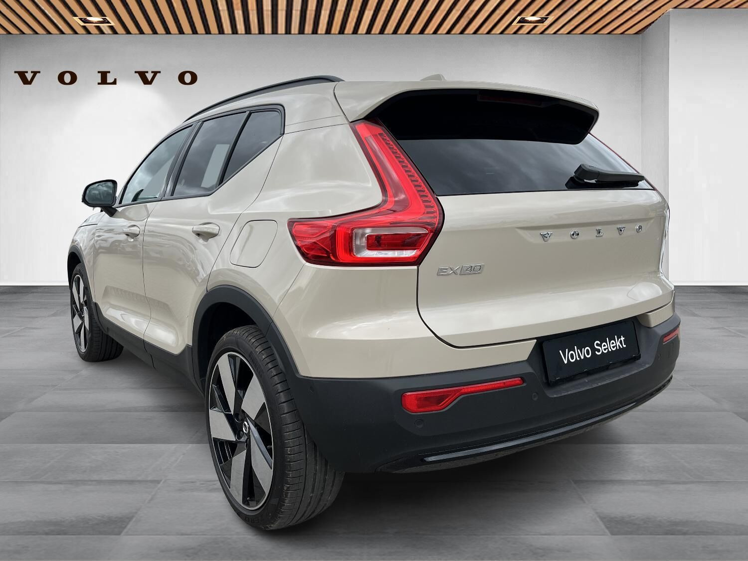 Beige Volvo EX40 fra 2025