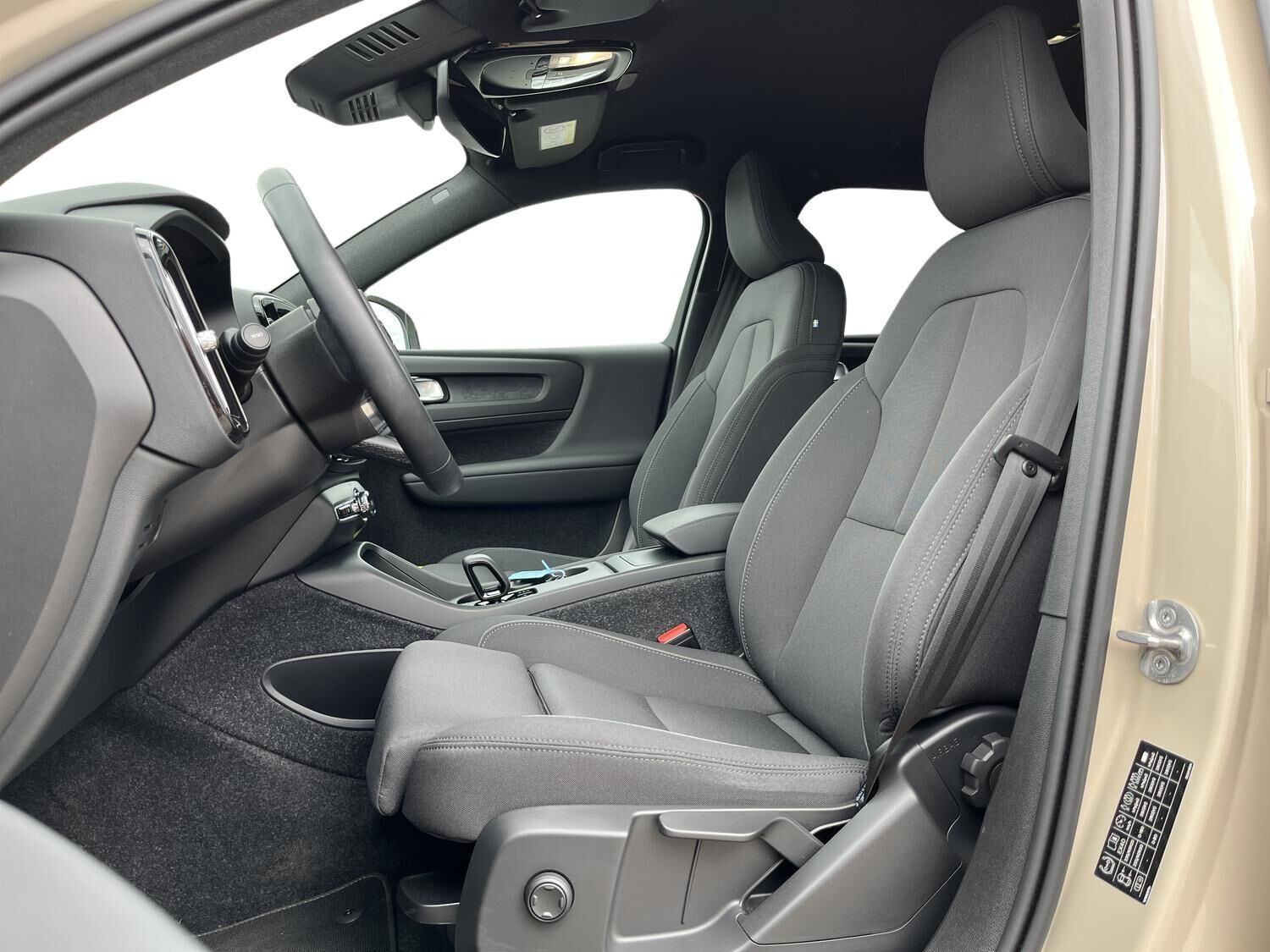 Beige Volvo EX40 fra 2025