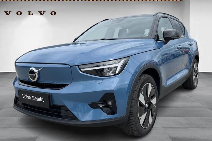 Blå Volvo XC40 fra 2024