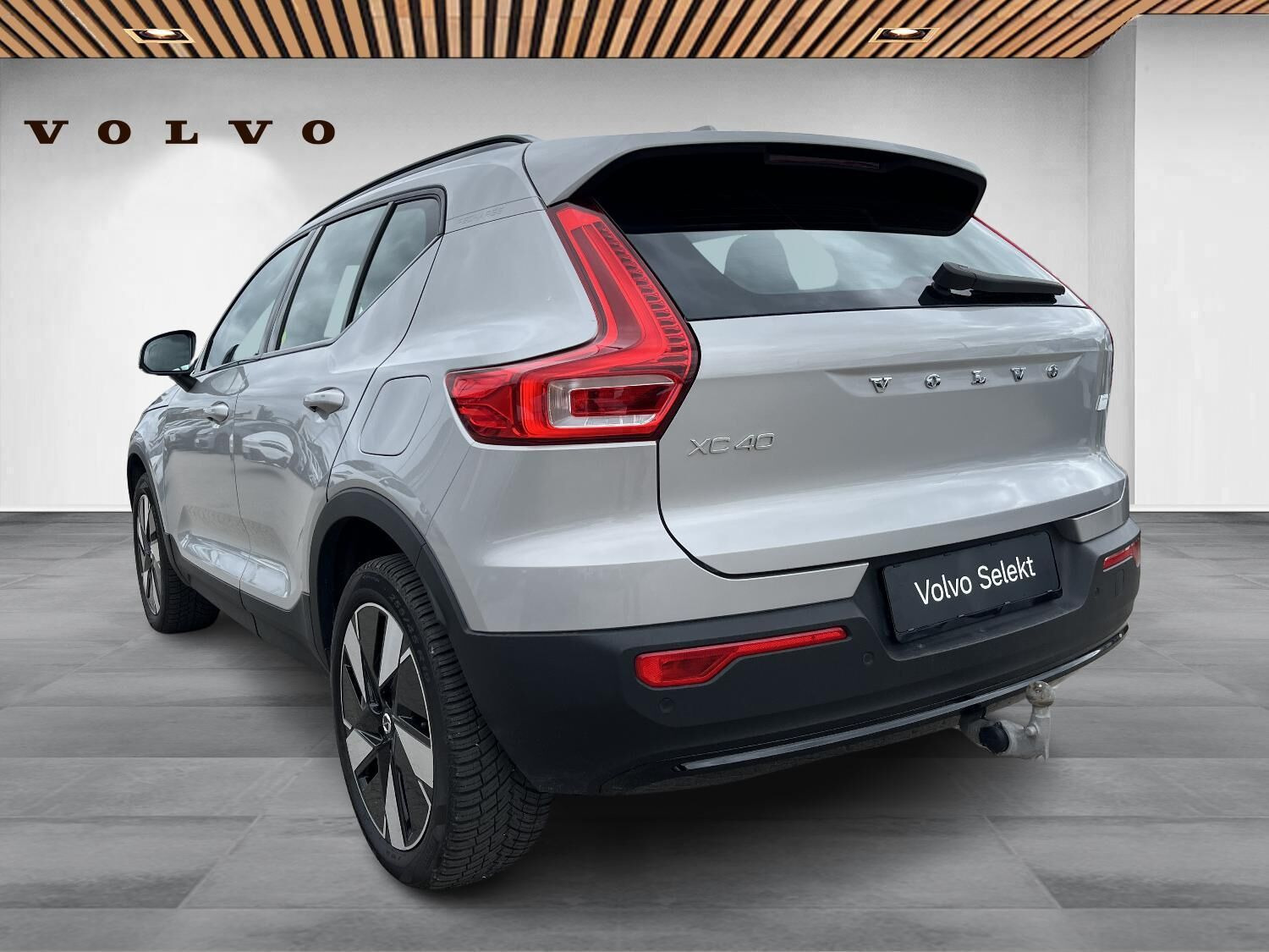 Grå Volvo XC40 fra 2024