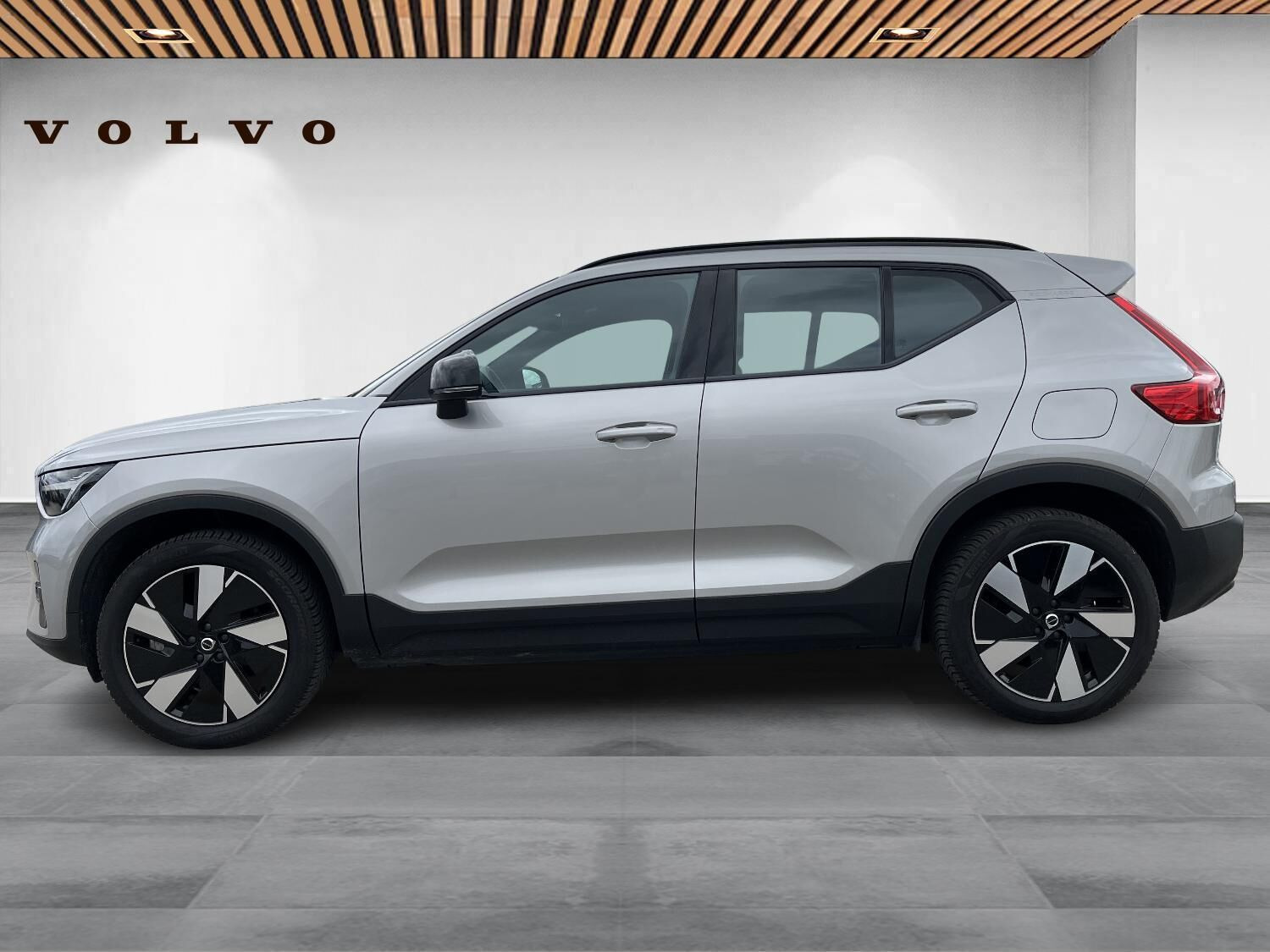 Grå Volvo XC40 fra 2024