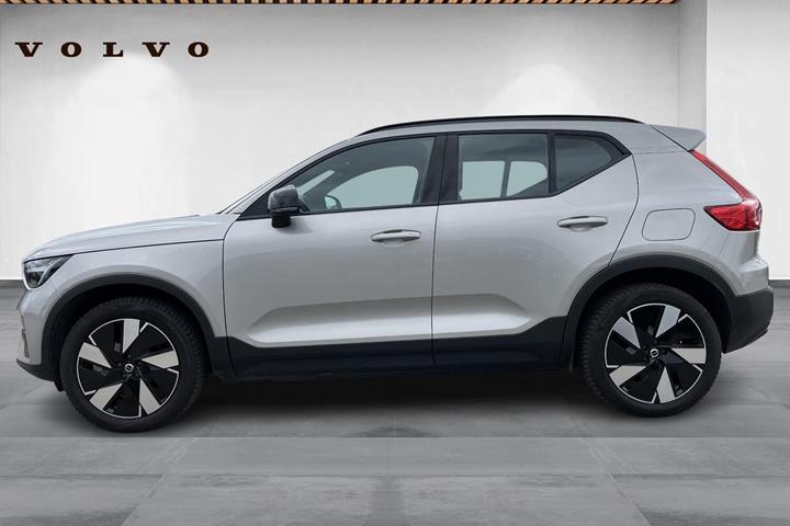 Grå Volvo XC40 fra 2024