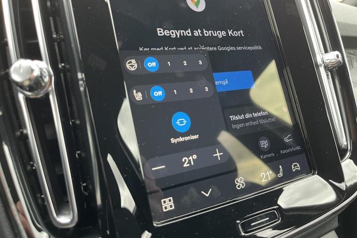 Grå Volvo XC40 fra 2024