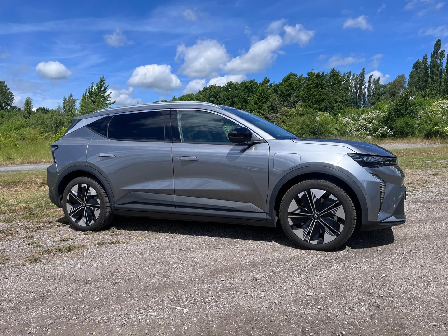 Grå Renault Scenic E-Tech fra 2026