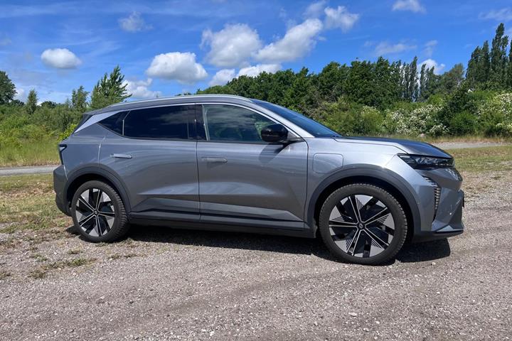 Grå Renault Scenic E-Tech fra 2026