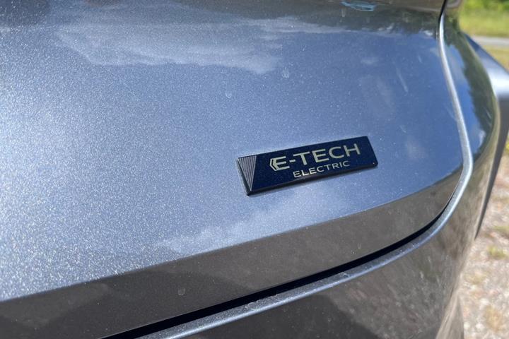 Grå Renault Scenic E-Tech fra 2026