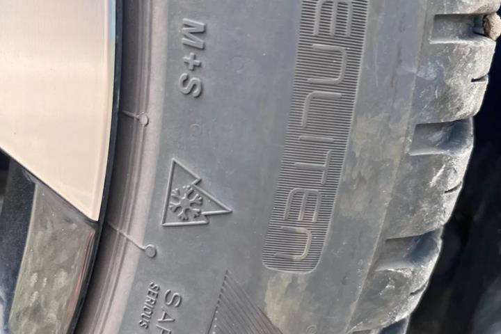 Grå Renault Scenic E-Tech fra 2026
