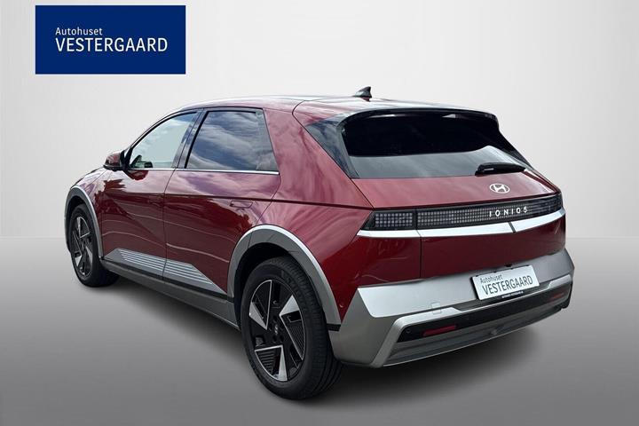 Rød Hyundai Ioniq 5 fra 2025