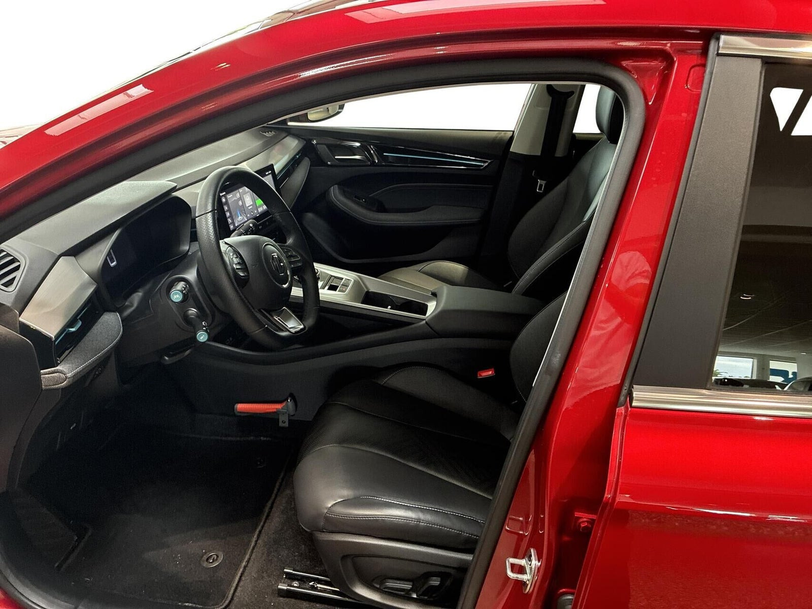 Rød MG MG5 fra 2024