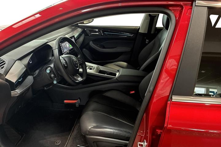 Rød MG MG5 fra 2024
