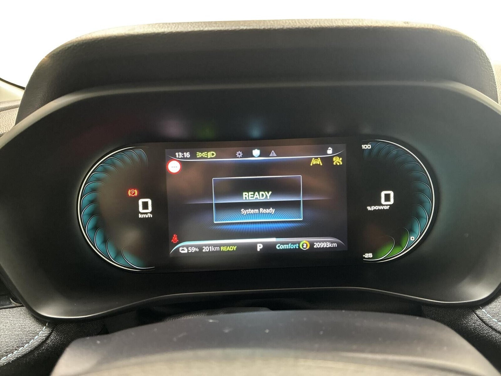 Rød MG MG5 fra 2024