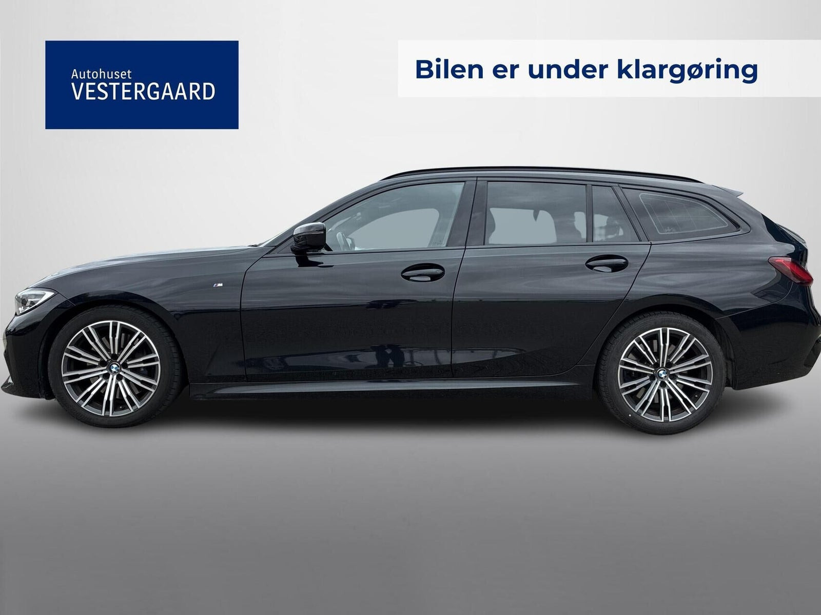 Sort BMW 330i fra 2020