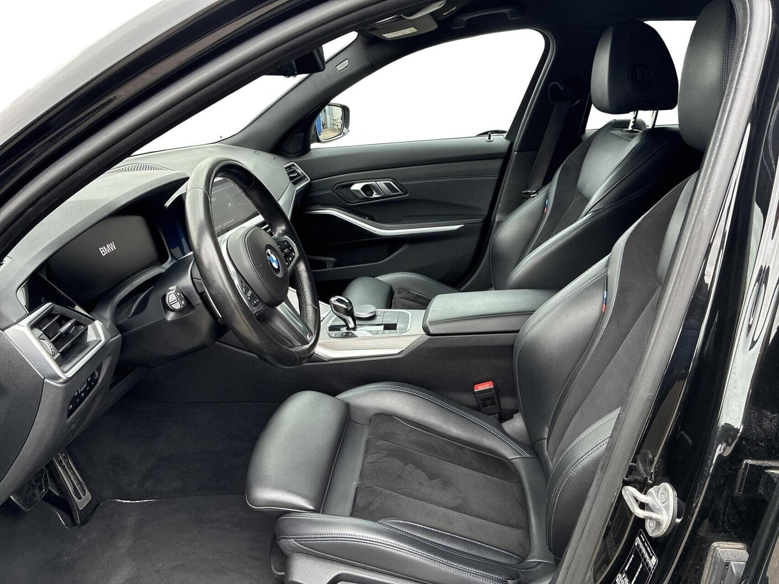 Sort BMW 330i fra 2020