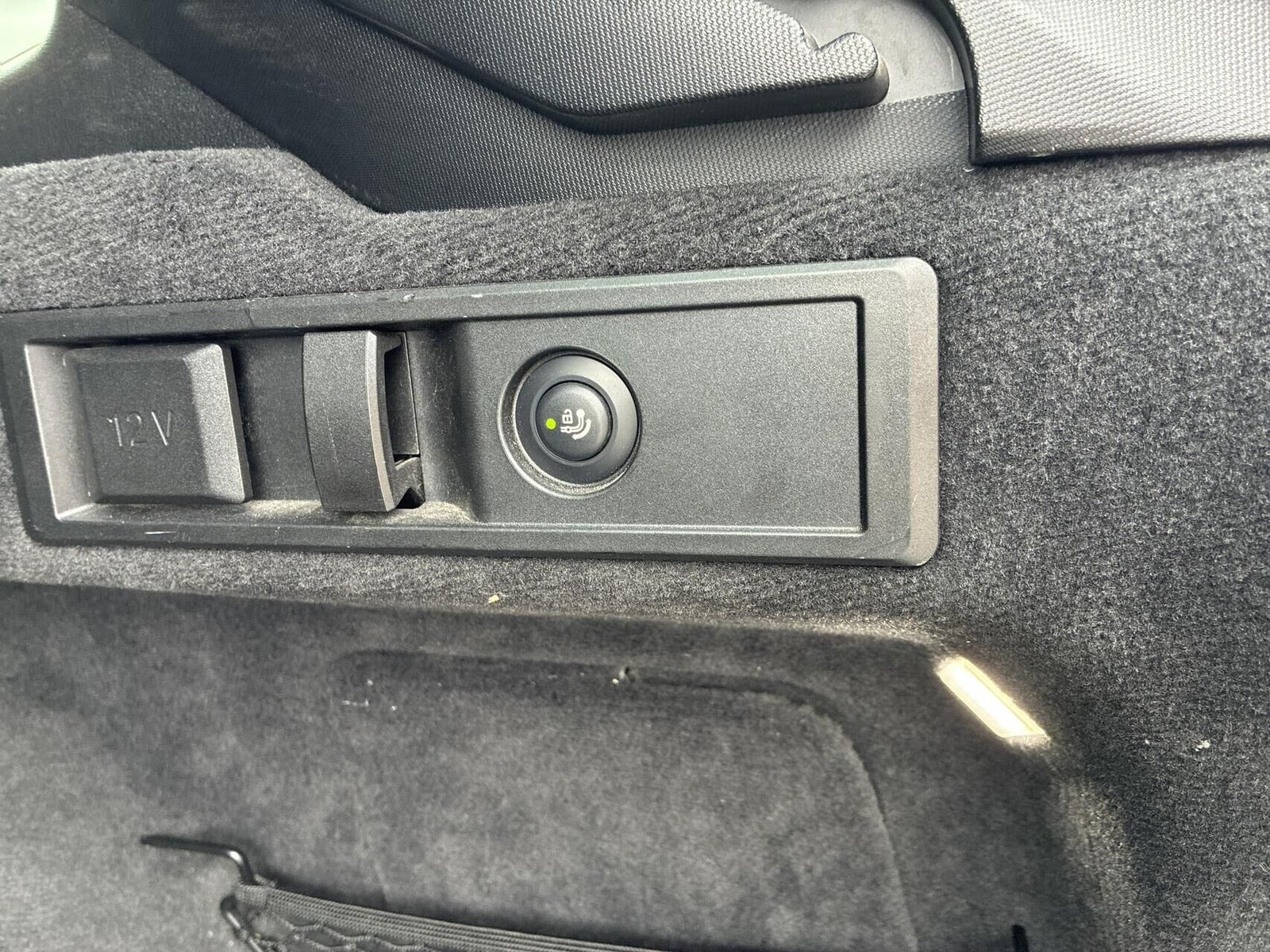 Sort BMW 330i fra 2020