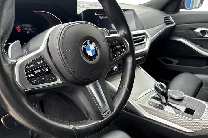 Sort BMW 330i fra 2020
