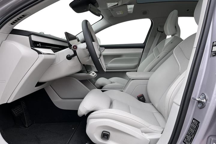 Sølv Volvo ES90 fra 2026