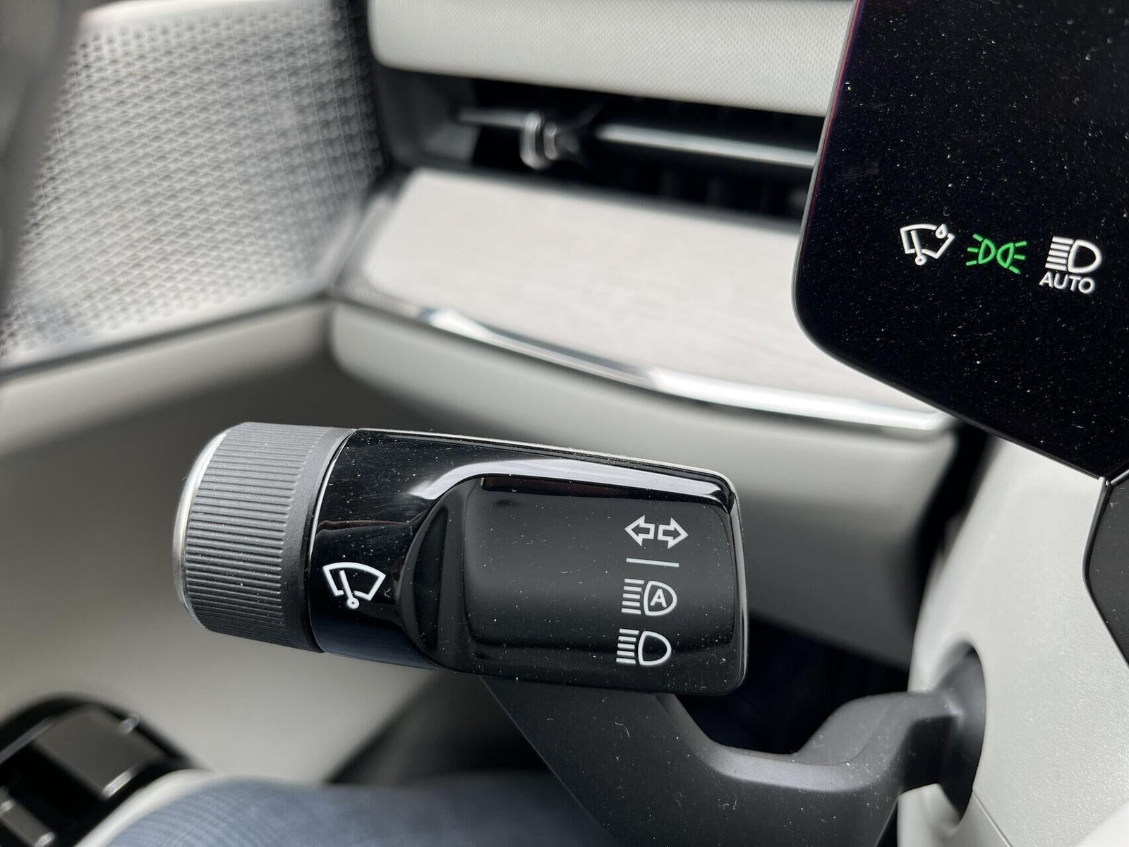 Sølv Volvo ES90 fra 2026