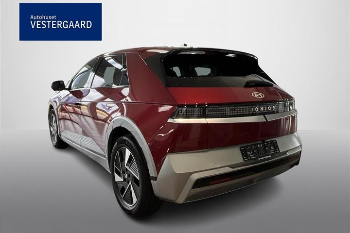 Rød Hyundai Ioniq 5 fra 2025