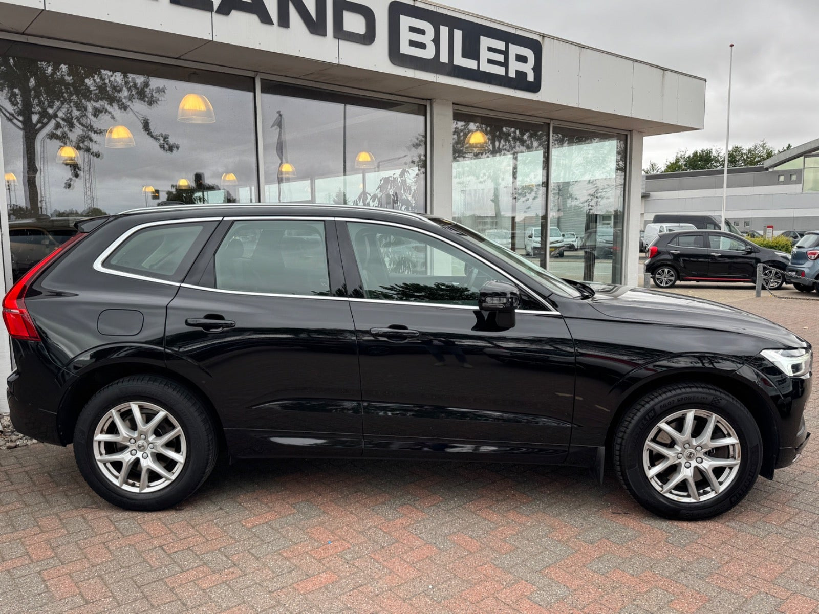 Sort Volvo XC60 fra 2020