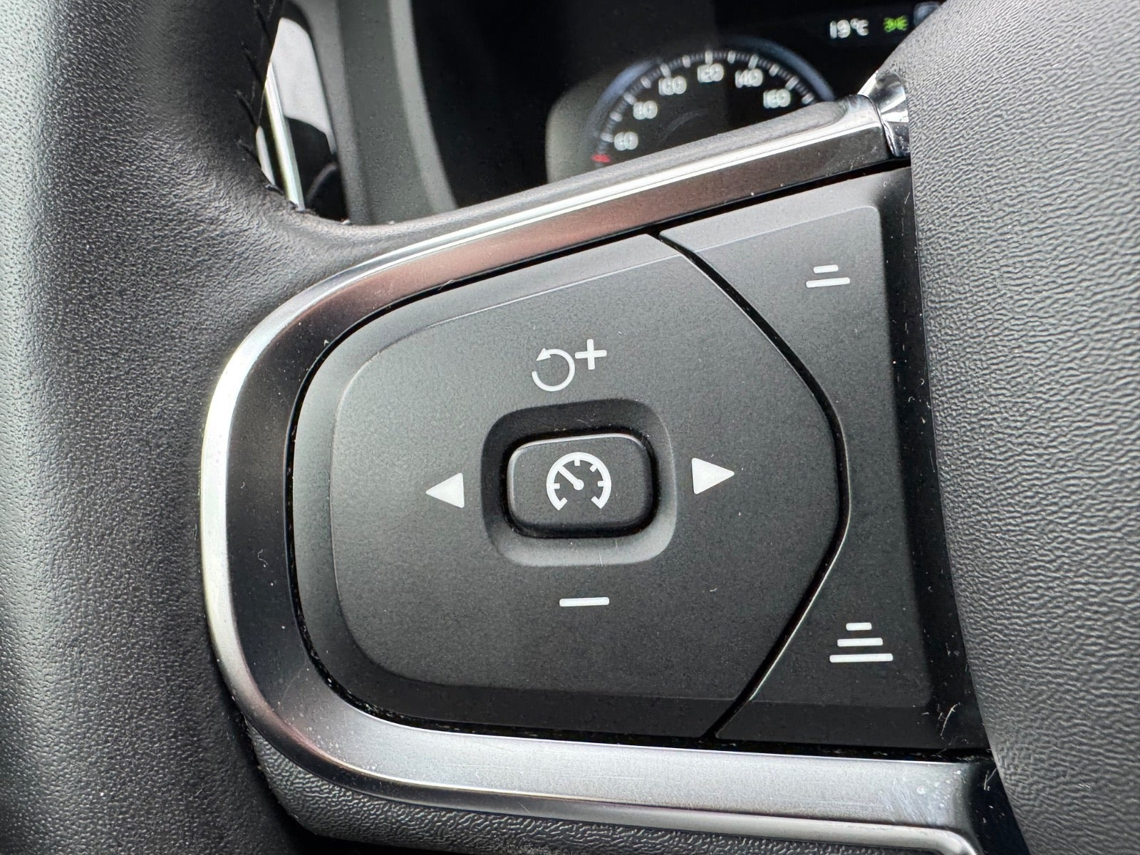 Sort Volvo XC60 fra 2020