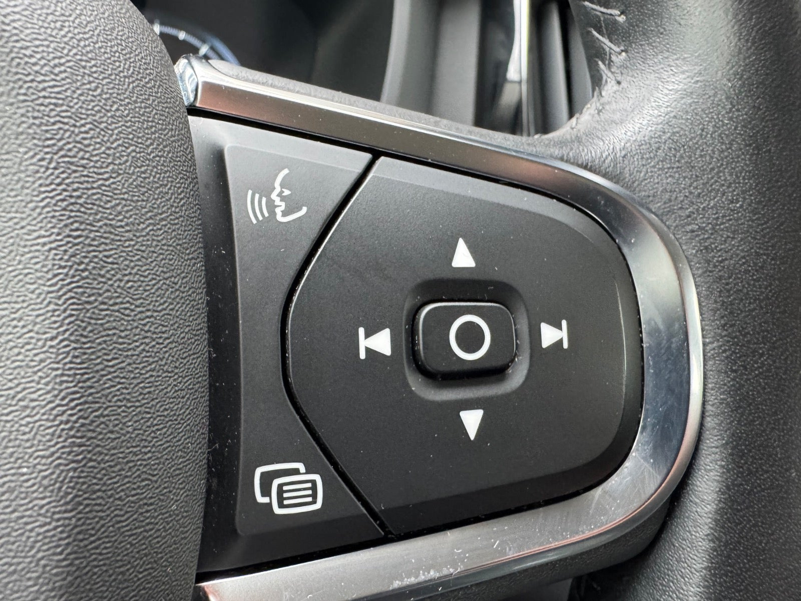 Sort Volvo XC60 fra 2020