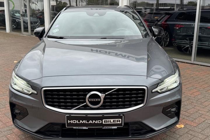 Grå Volvo V60 fra 2019