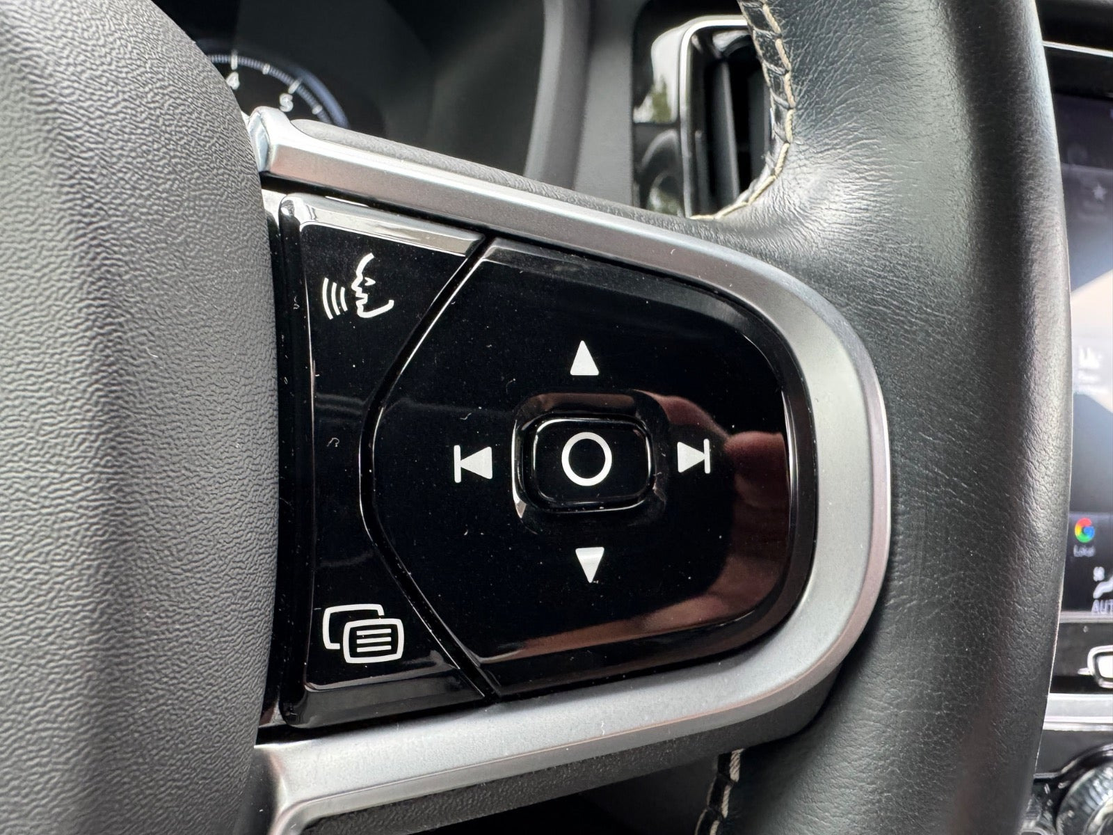 Grå Volvo V60 fra 2019
