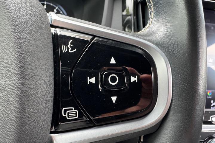 Grå Volvo V60 fra 2019