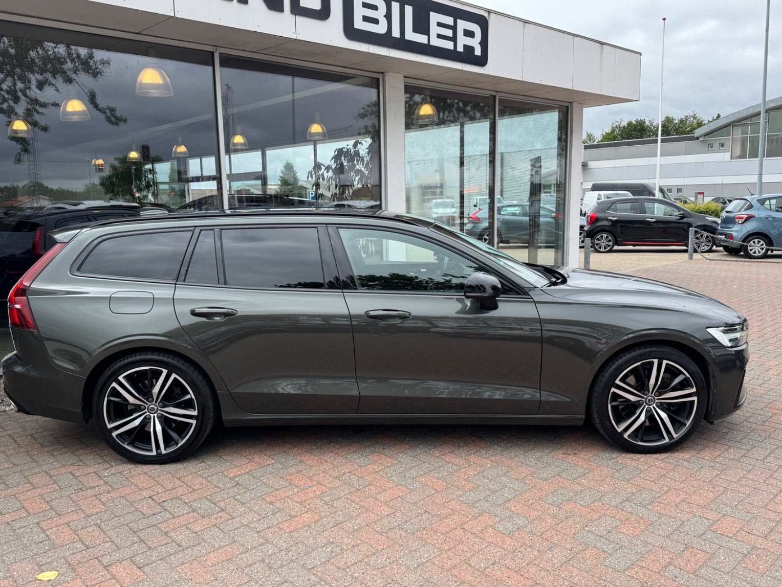Brun Volvo V60 fra 2021