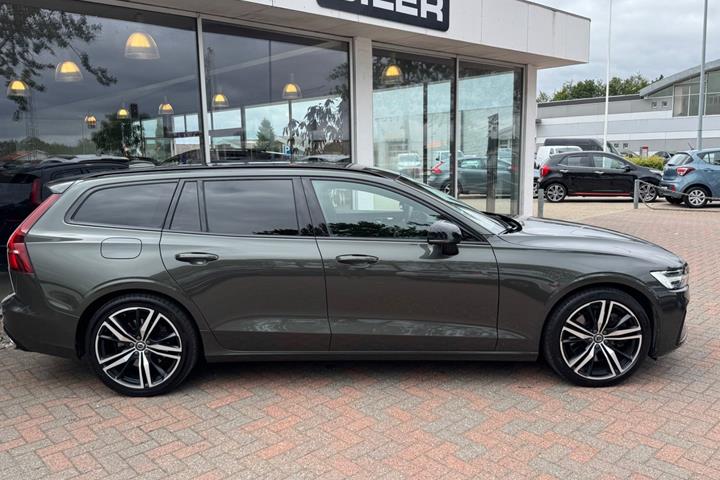 Brun Volvo V60 fra 2021