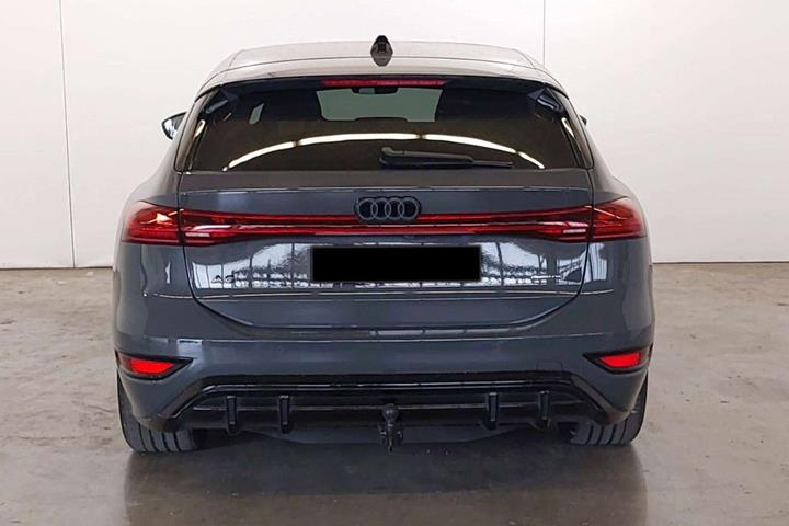 Grå Audi Q6 e-tron fra 2025