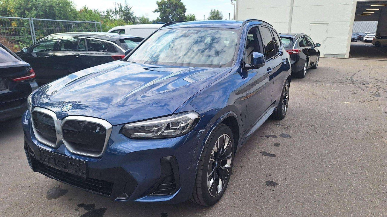 Blå BMW iX3 fra 2022