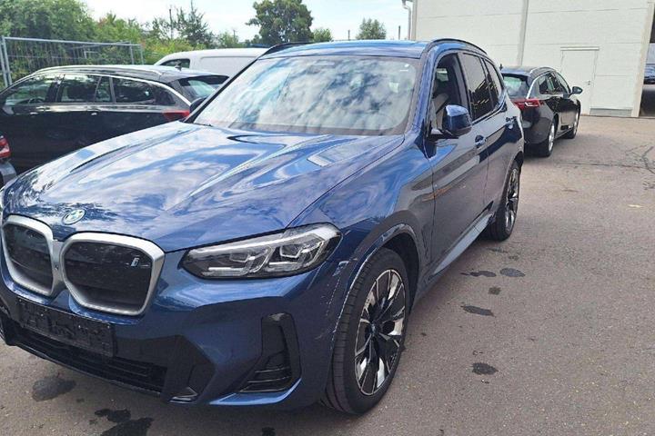 Blå BMW iX3 fra 2022