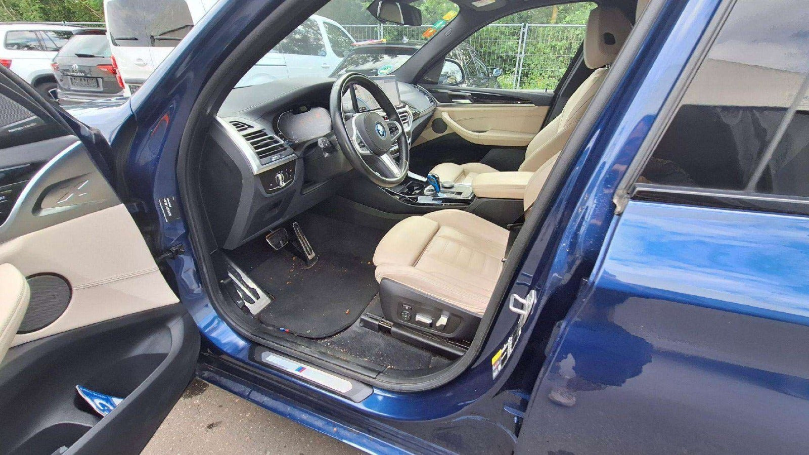 Blå BMW iX3 fra 2022