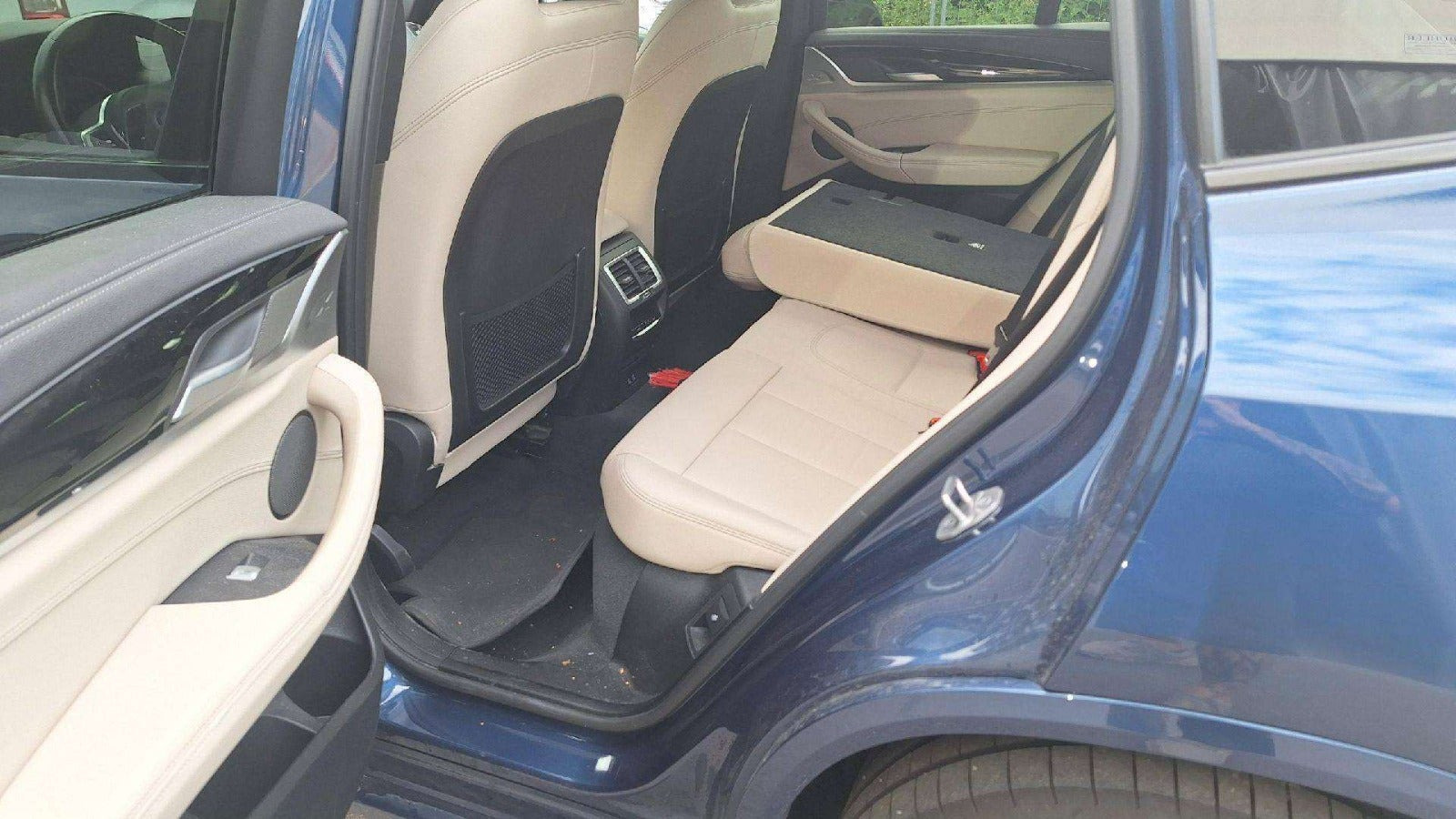 Blå BMW iX3 fra 2022