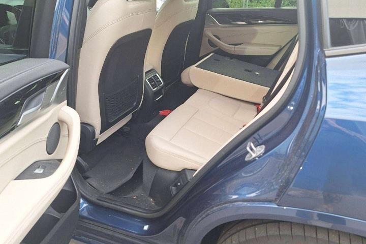 Blå BMW iX3 fra 2022