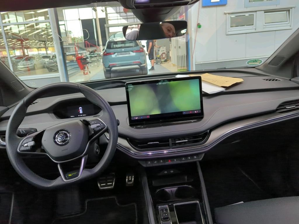Grå Skoda Enyaq fra 2025