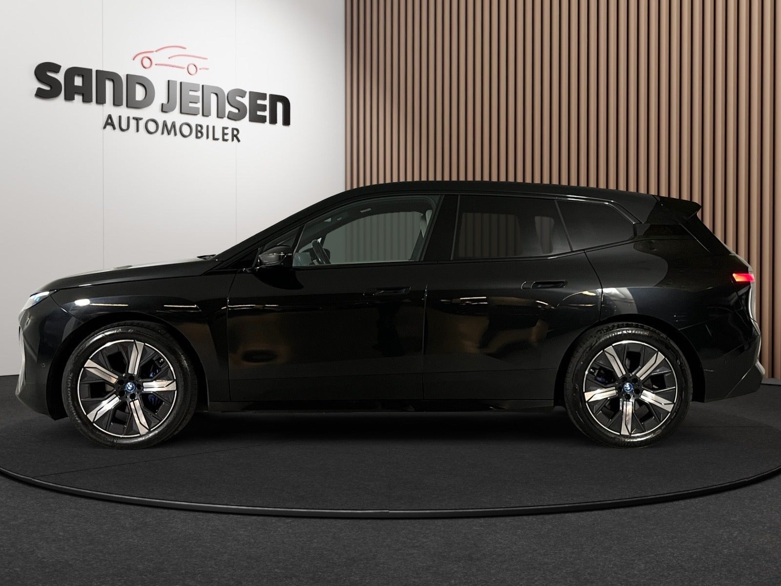 Sort BMW iX fra 2024