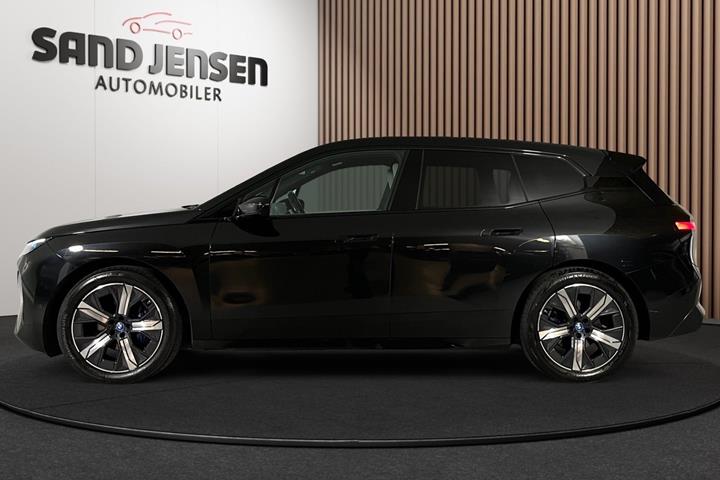 Sort BMW iX fra 2024