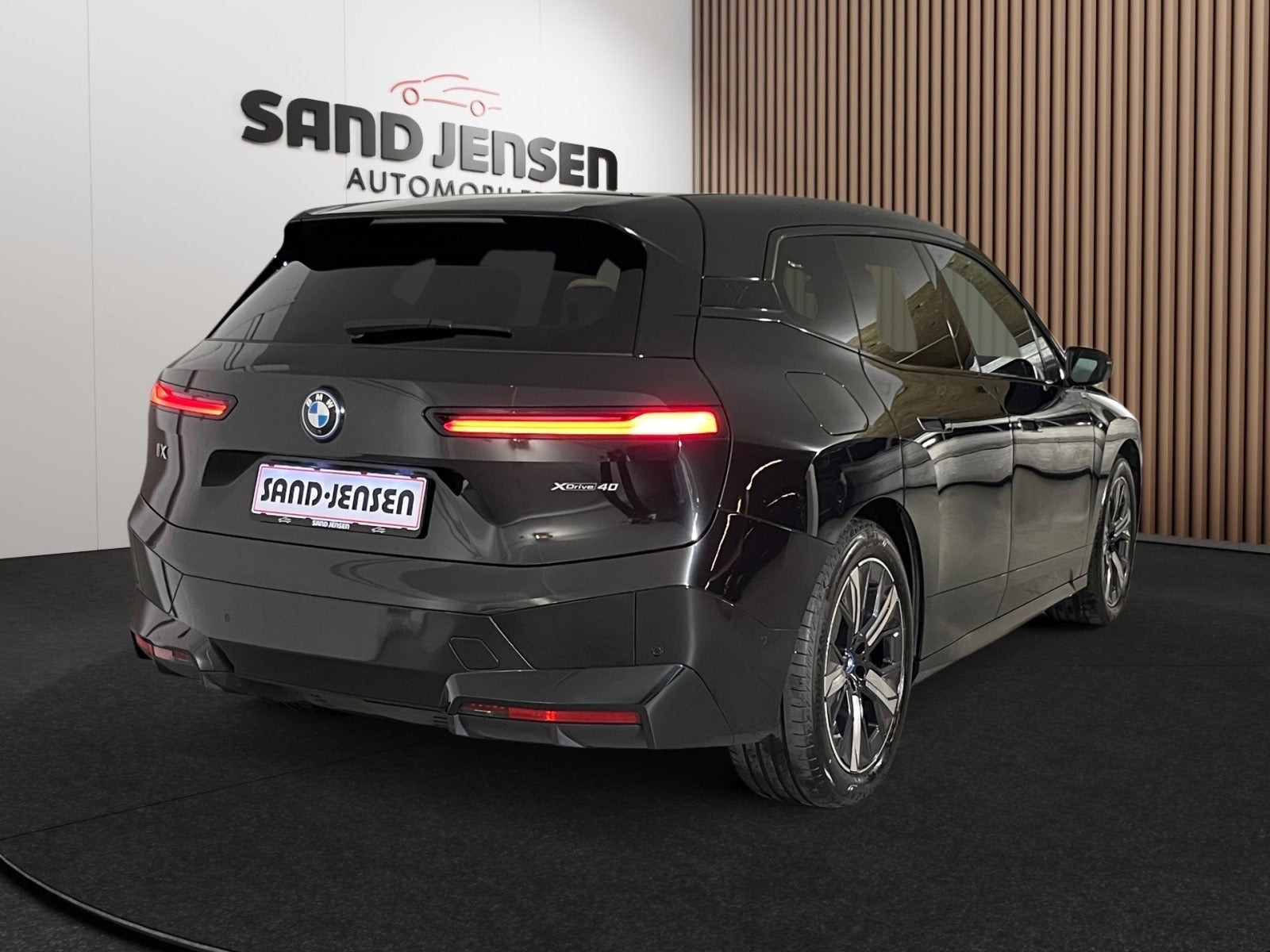 Sort BMW iX fra 2024