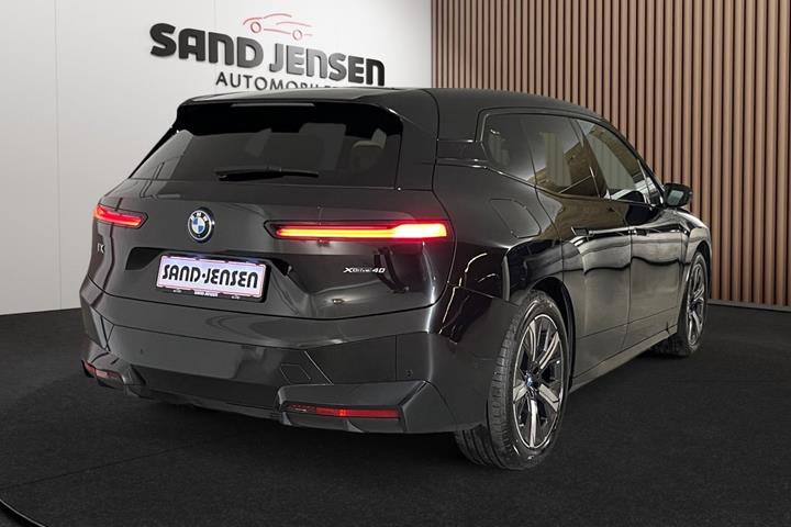 Sort BMW iX fra 2024