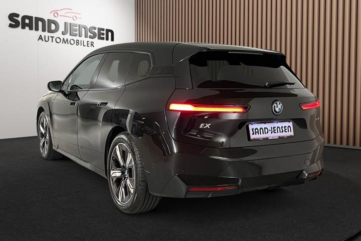 Sort BMW iX fra 2024