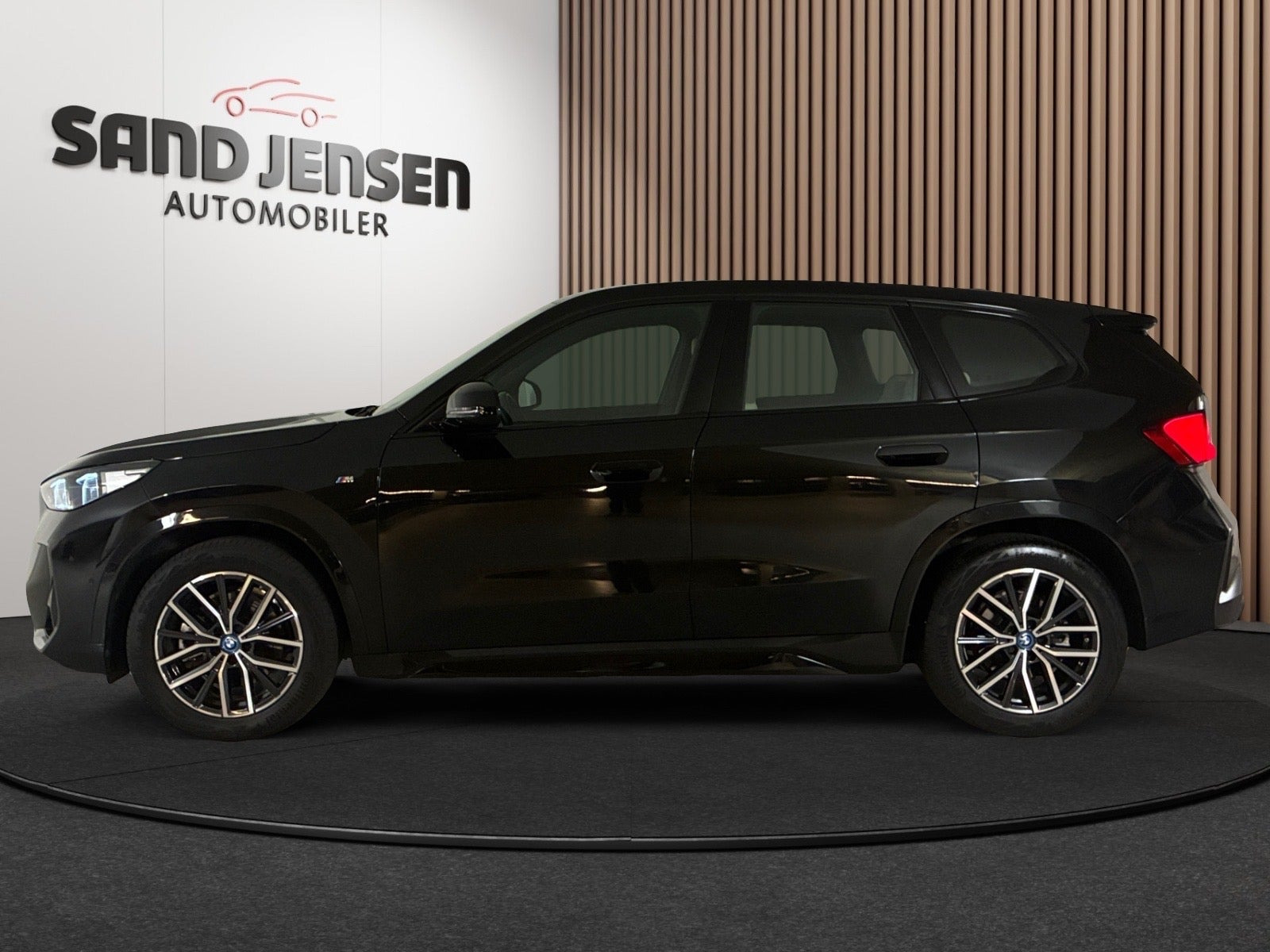 Sort BMW iX1 fra 2024