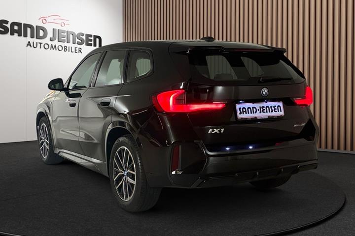 Sort BMW iX1 fra 2024