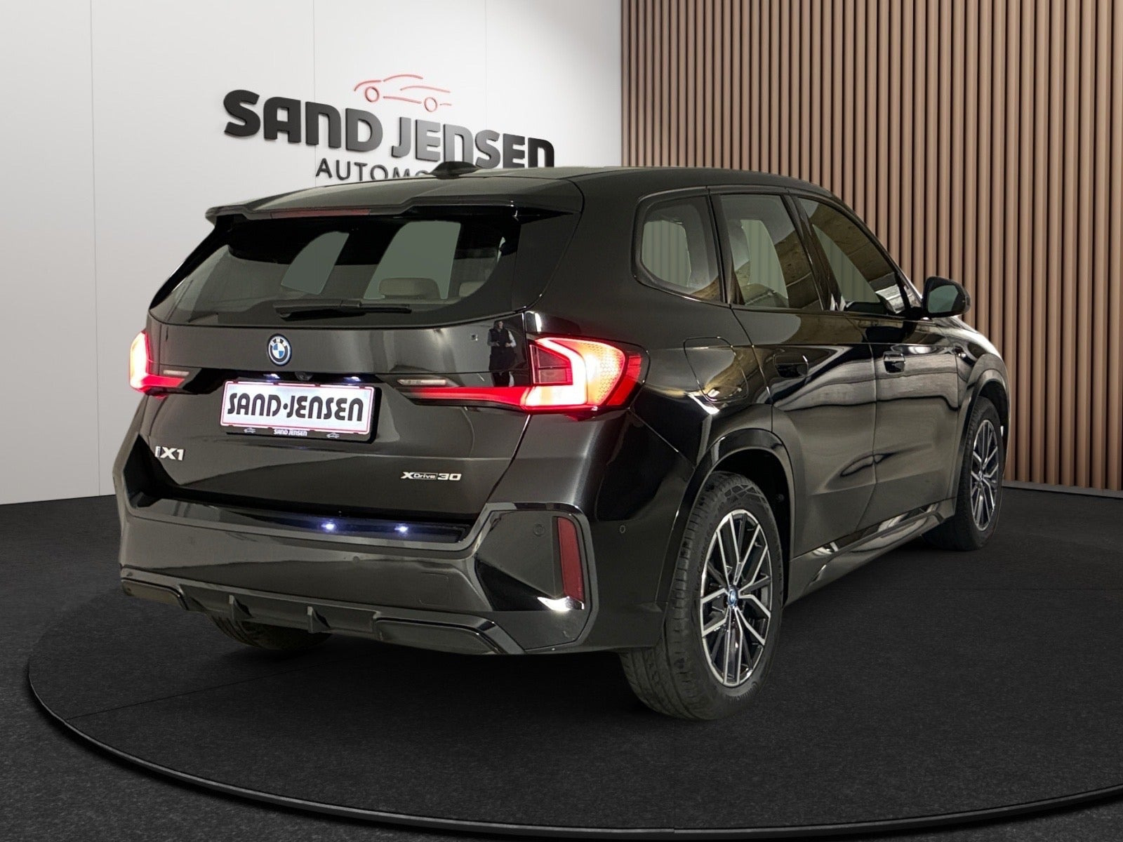 Sort BMW iX1 fra 2024