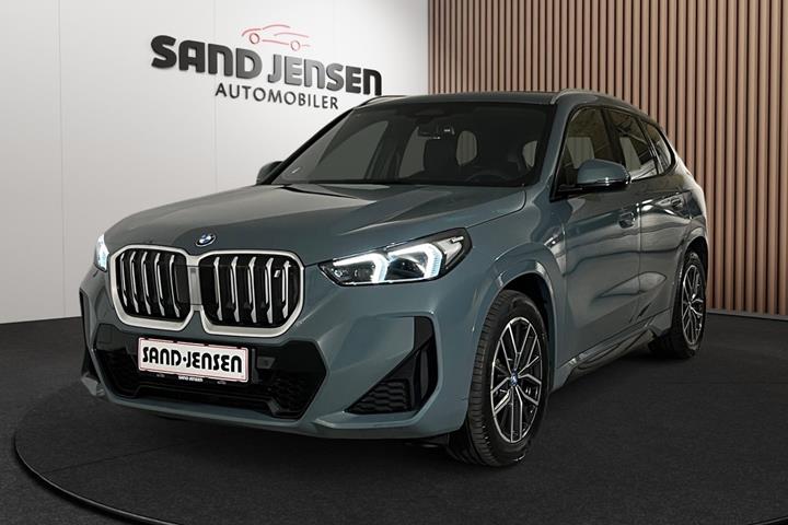 Grøn BMW iX1 fra 2023