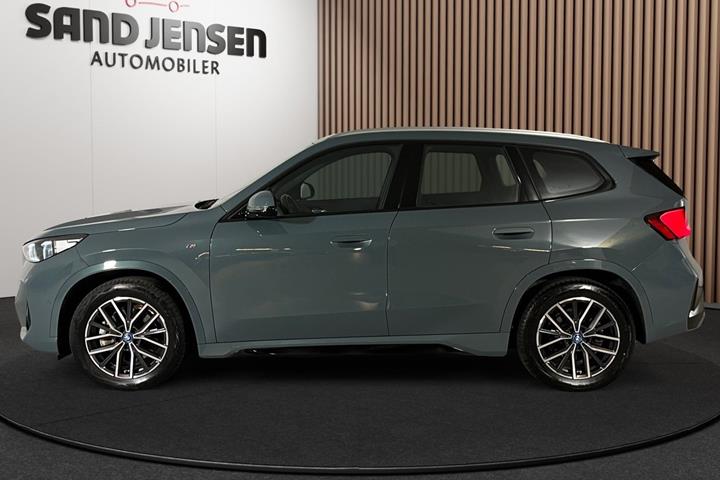 Grøn BMW iX1 fra 2023