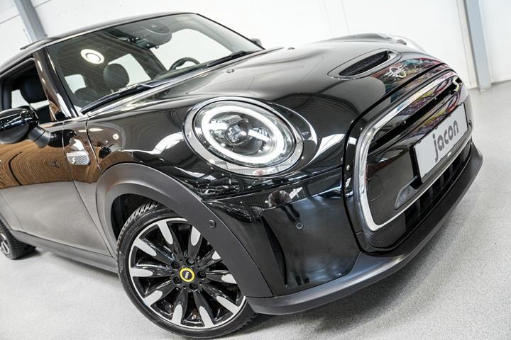 Sort Mini Cooper SE fra 2021