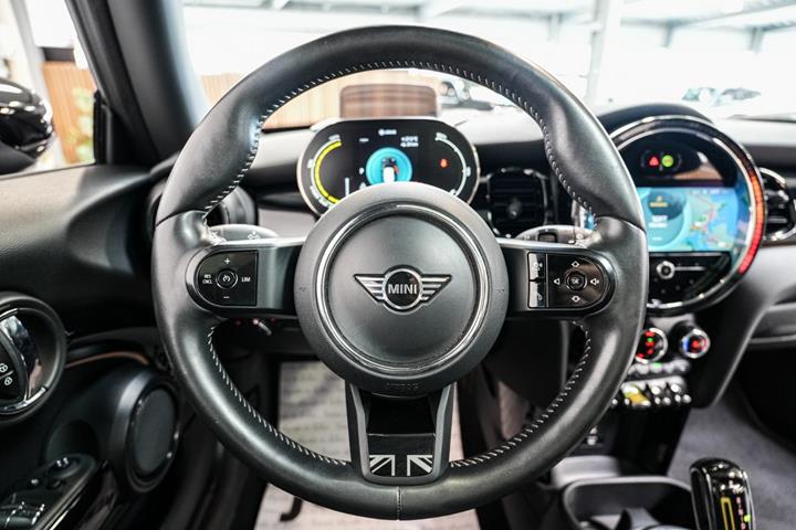 Sort Mini Cooper SE fra 2021