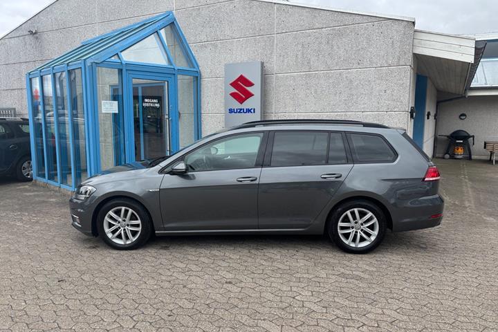Grå VW Golf VII fra 2019